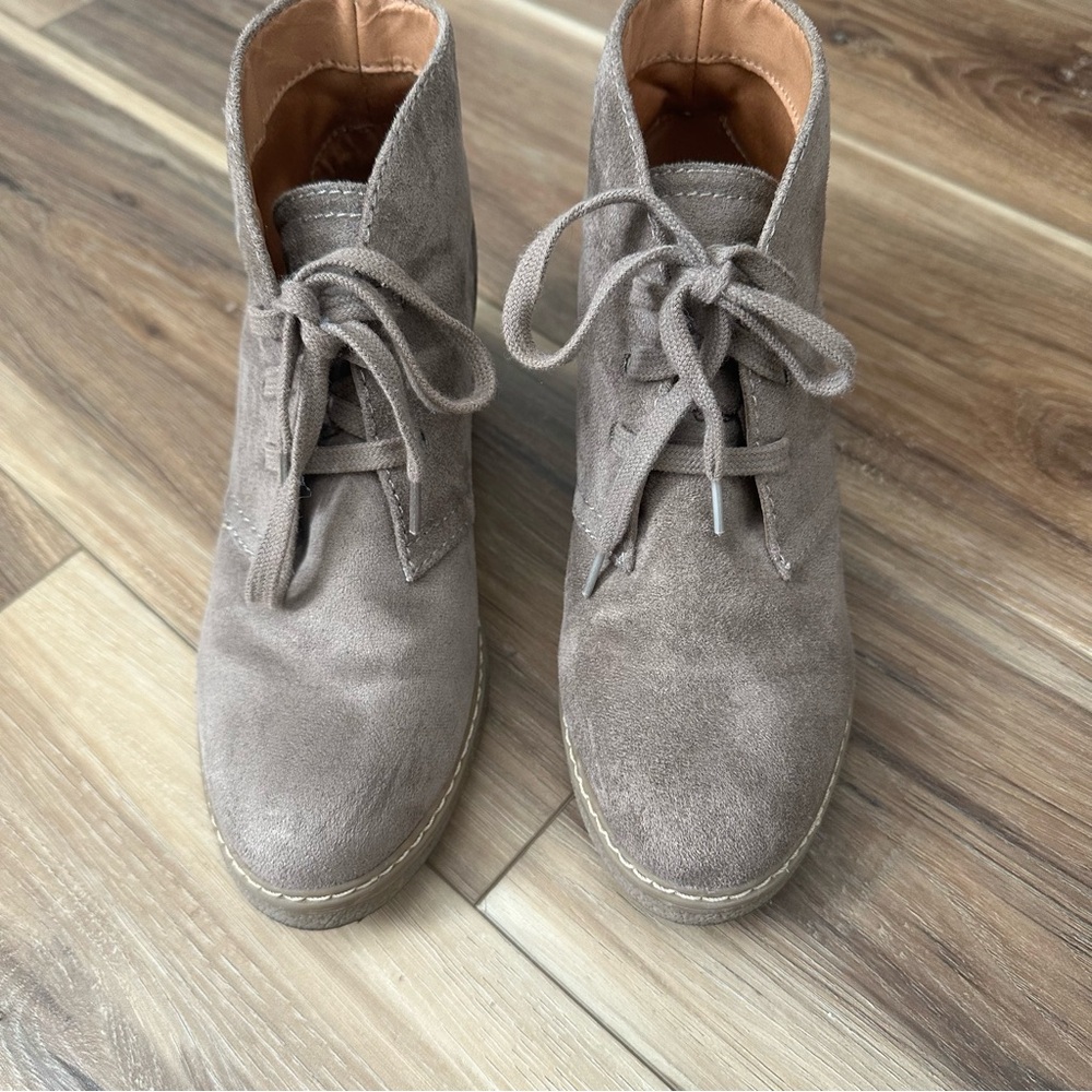 Merona Target Women brown Faux Suede Almond Toe Lace Up Ankle Booties Size 6.5